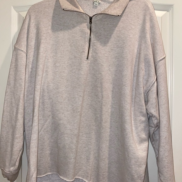 Cream colored quaterzip - Picture 1 of 1